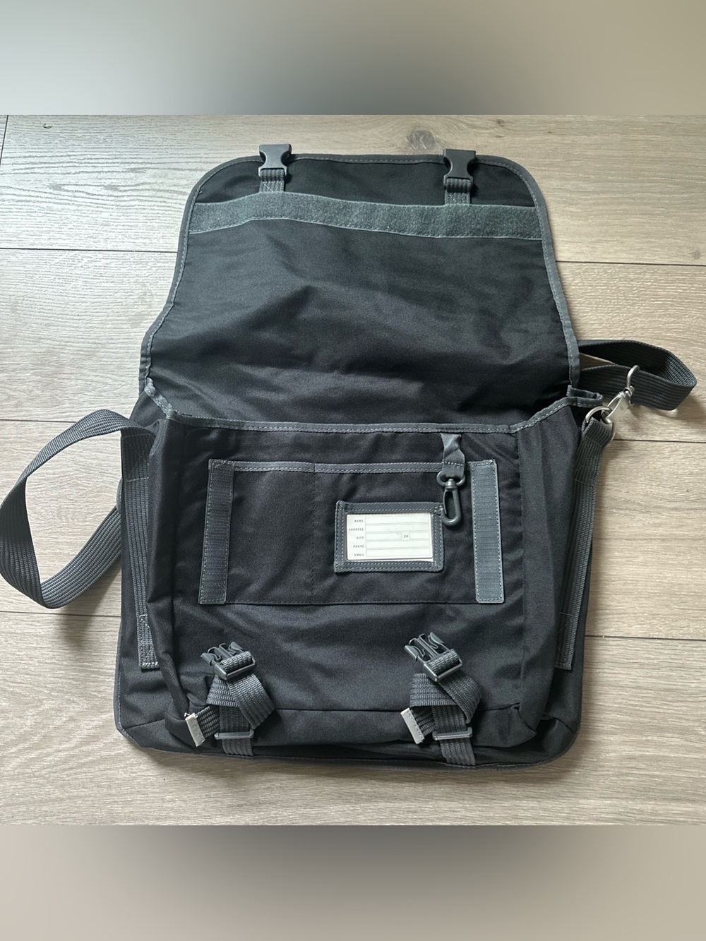Pottery Barn Teen Gear-Up Black Gray Messenger Laptop shoulder Bag NEW Large - Picture 5 of 10